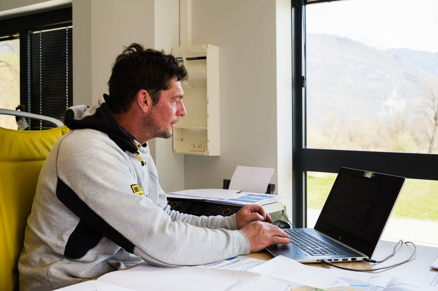 Christophe, le gérant de l'entreprise Christophe Paysages à Lathuile